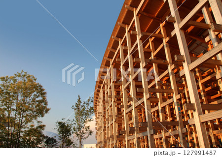 世界最大の木造建築物大阪関西万博の大屋根リング 世界最大の木造建築物大阪関西万博の大屋根リング 127991487