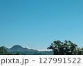 遠くから見た夏の風景　空と山の組み合わせ 127991522