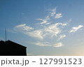 夏の夕空　柔らかい雲とともに 127991523