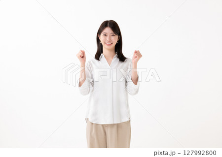 ガッツポーズする女性 ガッツポーズする女性 127992800