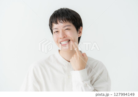 審美歯科　男性　デンタルケア 127994149