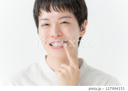 審美歯科　男性　デンタルケア 127994151
