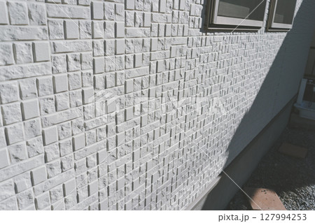 一戸建ての外壁 127994253