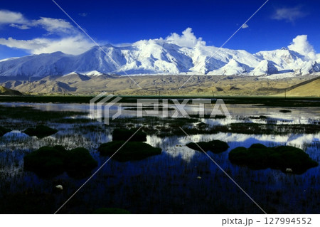 雪の山 雪山 ゆきやま 127994552