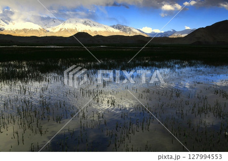 雪の山 雪山 ゆきやま 127994553