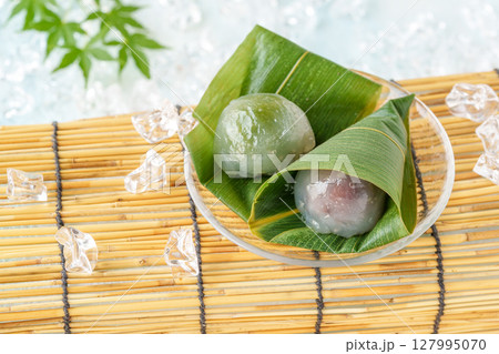 夏の和菓子「葛まんじゅう」 127995070