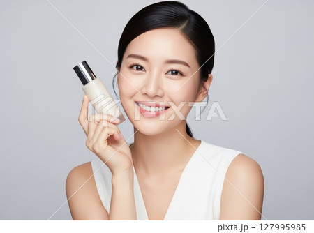 young smiling woman with clean face 127995985