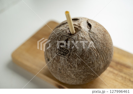オールドココナッツの実 127996461