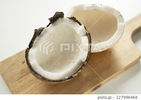 オールドココナッツの実 127996468