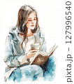 読書をする女性 127996540