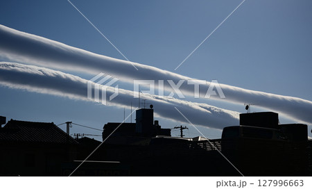 長い帯状の雲 127996663