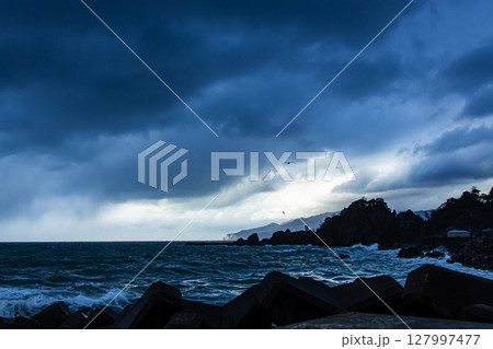 冬の日本海風景 127997477