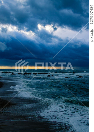 冬の日本海風景 127997484