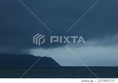 冬の日本海風景 冬の日本海風景 127997517