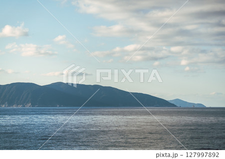 【東京九州フェリーはまゆう新門司行　高知県沖の島沖を航行】 127997892