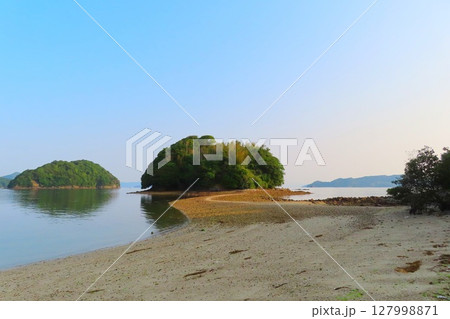 【山口県】周防大島の真宮島 【山口県】周防大島の真宮島 127998871