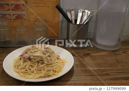 おいしいカルボナーラ　おいしそうなパスタ 127999099