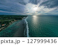 バリ島のウルワツにある綺麗な青い海 バリ島のウルワツにある綺麗な青い海 127999436
