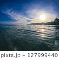 バリ島のウルワツにある綺麗な青い海 バリ島のウルワツにある綺麗な青い海 127999440