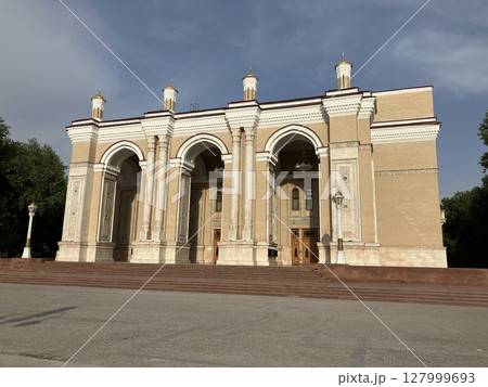 ウズベキスタン タシケントのナヴォイ劇場 ウズベキスタン タシケントのナヴォイ劇場 127999693