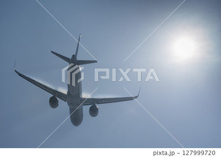 朝の仙台空港　離陸中の飛行機　宮城県名取市 127999720