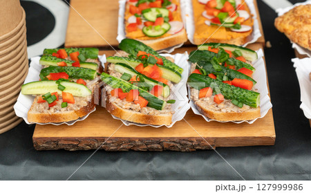 Polish traditional sandwiches with lard, bell pepper and fresh cucumbers 127999986