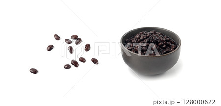 Black beans, cooked bean piles, baked legume, canned dark beans, rajma, Phaseolus vulgaris 128000622