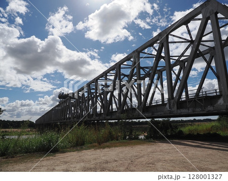 空と地を編む鉄骨 ― Burdekin Bridge の途中風景 空と地を編む鉄骨 ― Burdekin Bridge の途中風景 128001327