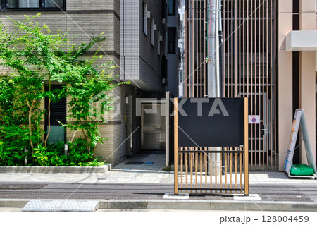 日本橋 大伝馬町(旧日本橋通油町) 蔦屋重三郎が構えた耕書堂跡の説明板 日本橋 大伝馬町(旧日本橋通油町) 蔦屋重三郎が構えた耕書堂跡の説明板 128004459