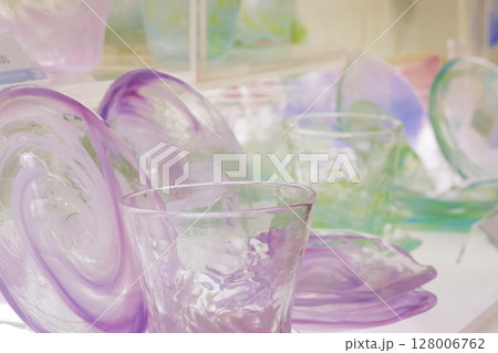 カラフルな琉球ガラス 128006762