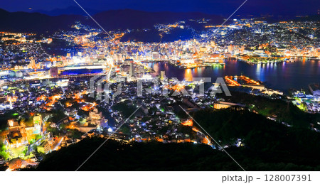 【長崎県】稲佐山山頂展望台から見た長崎夜景 【長崎県】稲佐山山頂展望台から見た長崎夜景 128007391
