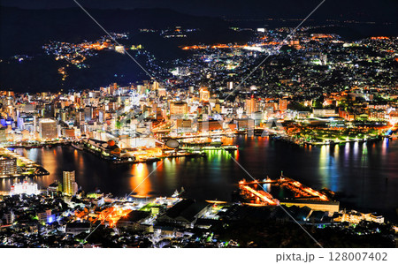 【長崎県】稲佐山山頂展望台から見た長崎夜景 128007402