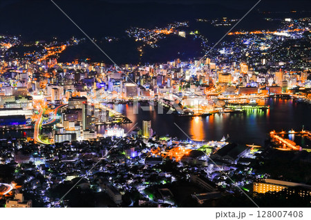 【長崎県】稲佐山山頂展望台から見た長崎夜景 128007408