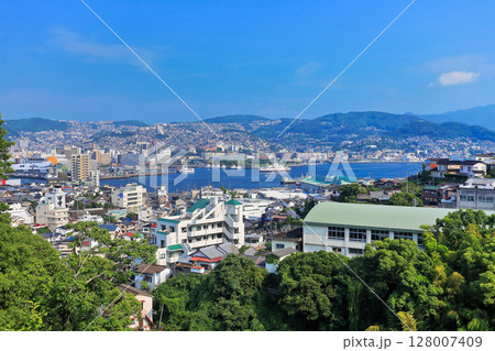 【長崎県】稲佐山山頂展望台から見た長崎市街 【長崎県】稲佐山山頂展望台から見た長崎市街 128007409