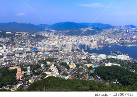 【長崎県】稲佐山山頂展望台から見た長崎市街 【長崎県】稲佐山山頂展望台から見た長崎市街 128007413