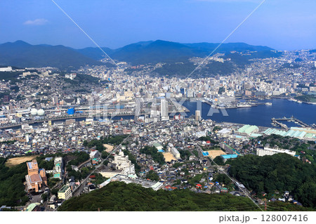 【長崎県】稲佐山山頂展望台から見た長崎市街 【長崎県】稲佐山山頂展望台から見た長崎市街 128007416
