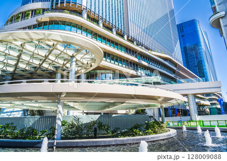 高輪ゲートウェイシティの街並み 泉岳寺辻広場から見る都市風景【東京都・港区】 高輪ゲートウェイシティの街並み 泉岳寺辻広場から見る都市風景【東京都・港区】 128009088
