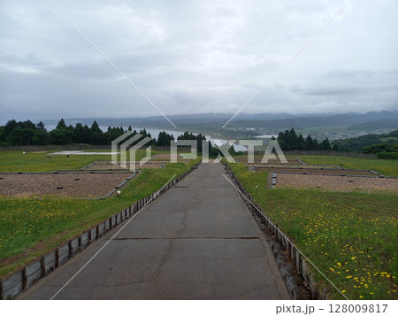 上ノ国勝山館 中央の通りからの建物群跡 上ノ国勝山館 中央の通りからの建物群跡 128009817