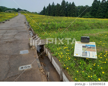 上ノ国勝山館 中央の通り櫓門跡 上ノ国勝山館 中央の通り櫓門跡 128009818