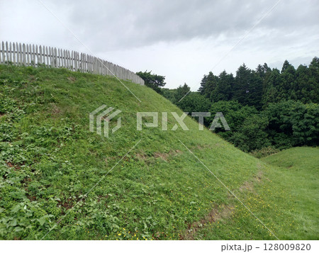 上ノ国勝山館 虎口付近の堀と柵 上ノ国勝山館 虎口付近の堀と柵 128009820