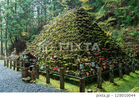 高野山 奥の院 無縁塚 高野山 奥の院 無縁塚 128010044