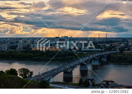 Fantastic Sunset Over Kanavinsky Bridge and Oka River in Nizhny Novgorod 128011082