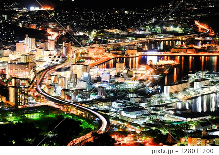 【長崎県】弓張岳展望台から見た佐世保港の夜景 【長崎県】弓張岳展望台から見た佐世保港の夜景 128011200
