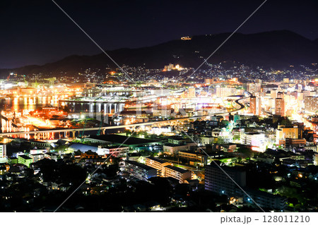 【長崎県】天神山展望台から見た佐世保港の夜景 【長崎県】天神山展望台から見た佐世保港の夜景 128011210