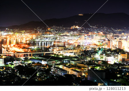 【長崎県】天神山展望台から見た佐世保港の夜景 【長崎県】天神山展望台から見た佐世保港の夜景 128011213
