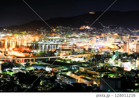 【長崎県】天神山展望台から見た佐世保港の夜景 【長崎県】天神山展望台から見た佐世保港の夜景 128011216