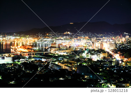 【長崎県】天神山展望台から見た佐世保港の夜景 【長崎県】天神山展望台から見た佐世保港の夜景 128011218
