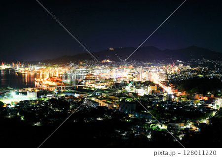 【長崎県】天神山展望台から見た佐世保港の夜景 【長崎県】天神山展望台から見た佐世保港の夜景 128011220