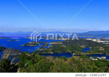 【長崎県】晴天の九十九島（佐世保 石岳展望台） 128011247