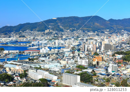 【長崎県】天神山展望台から見た快晴の佐世保港 128011253